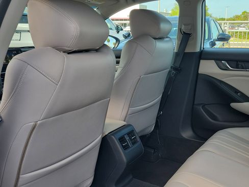 Used 2018 Honda Accord EX image 14