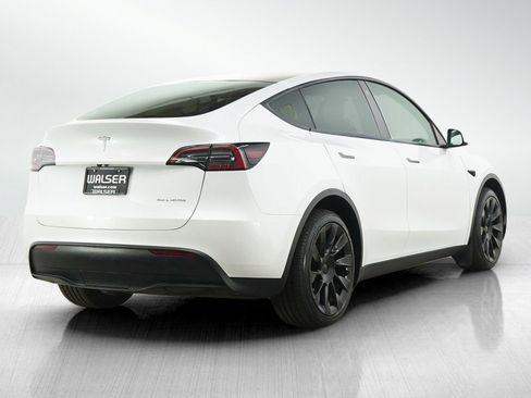Used 2023 Tesla Model Y Long Range AWD/4WD image 5