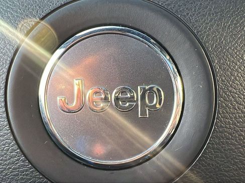 Used 2019 Jeep Grand Cherokee Limited w/ Luxury Group II image 36