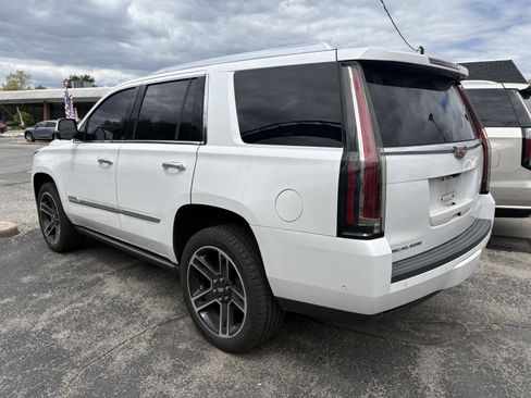 Used 2020 Cadillac Escalade Premium Luxury AWD/4WD image 5