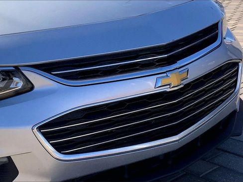 Used 2017 Chevrolet Malibu LT image 32