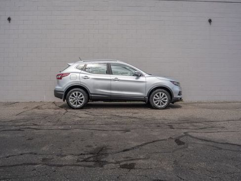 Used 2020 Nissan Rogue Sport SV w/ All-Weather Package AWD/4WD image 8