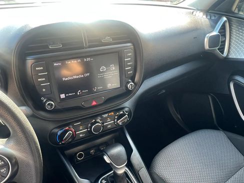 Used 2022 Kia Soul LX w/ Technology Package FWD image 22