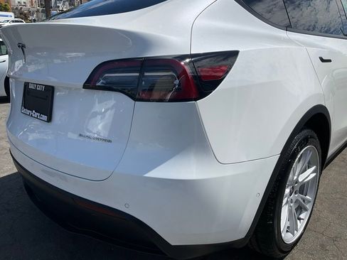 Used 2021 Tesla Model Y Long Range image 86