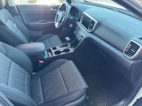 Used 2022 Kia Sportage LX image 10
