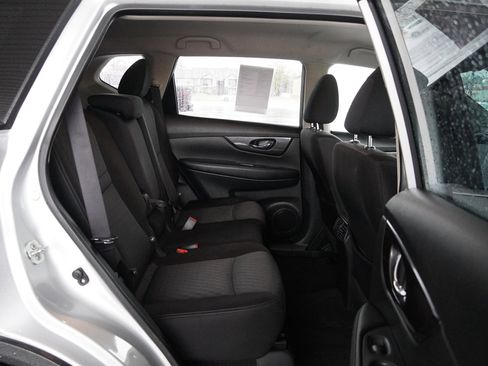 Used 2020 Nissan Rogue SV image 27