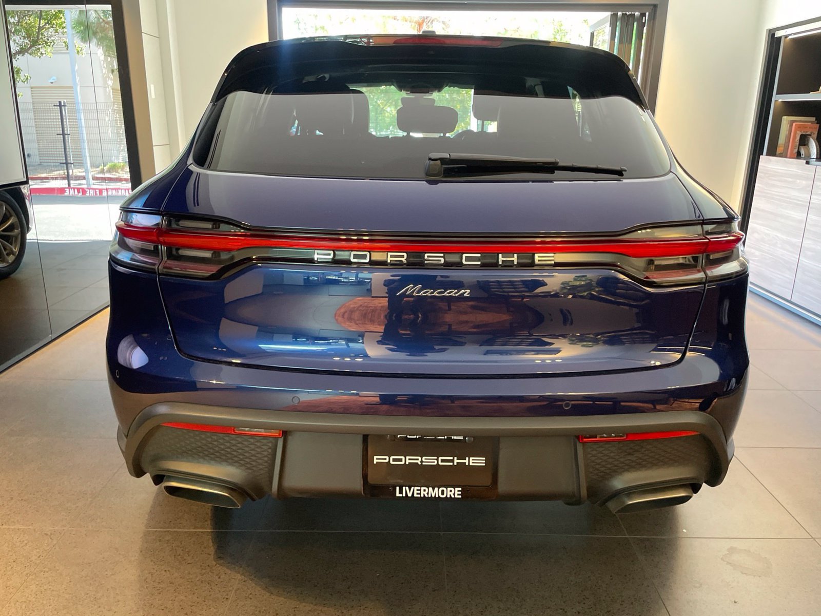 Used 2024 Porsche Macan AWD/4WD image 5