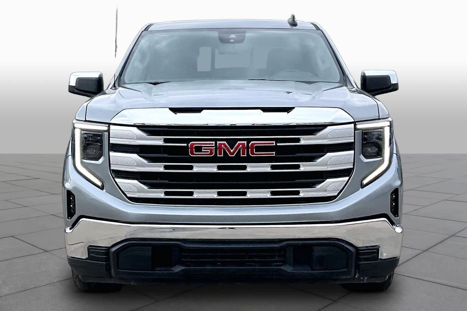 Used 2023 GMC Sierra 1500 SLE w/ Preferred Package RWD image 3