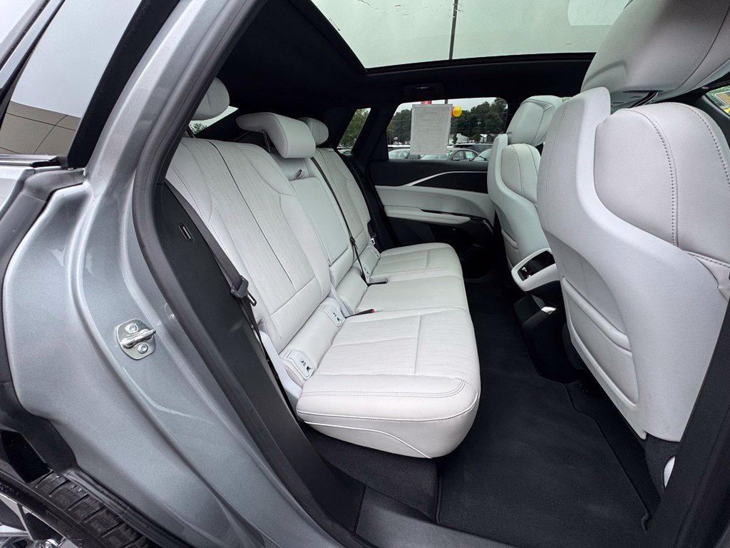 Used 2025 Cadillac Lyriq Sport AWD/4WD image 27