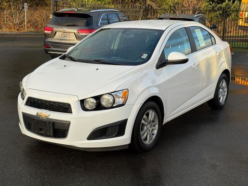 Used 2016 Chevrolet Sonic LT image 3