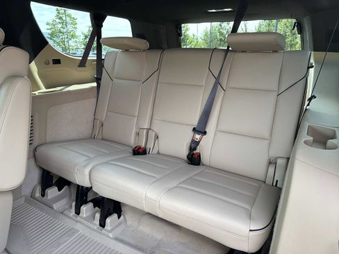 Used 2023 Cadillac Escalade ESV Premium Luxury AWD/4WD image 27