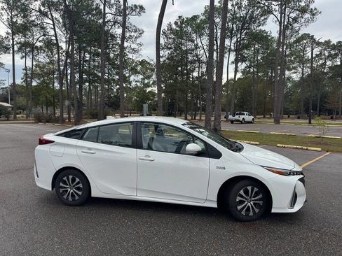 Used 2021 Toyota Prius Prime LE FWD image 4