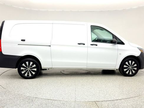 Used 2023 Mercedes-Benz Metris image 4
