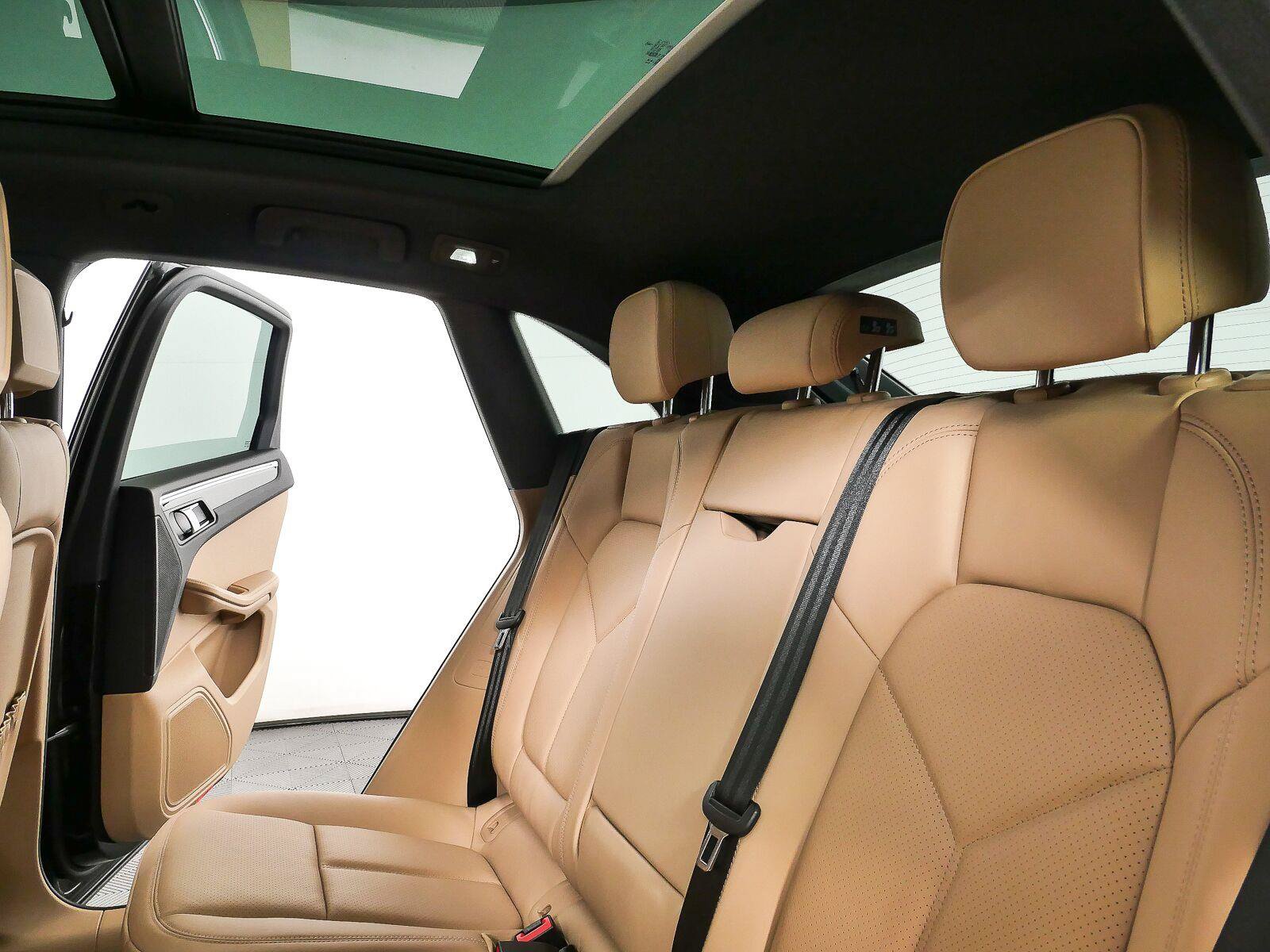 New 2026 Porsche Macan Turbo AWD/4WD image 22