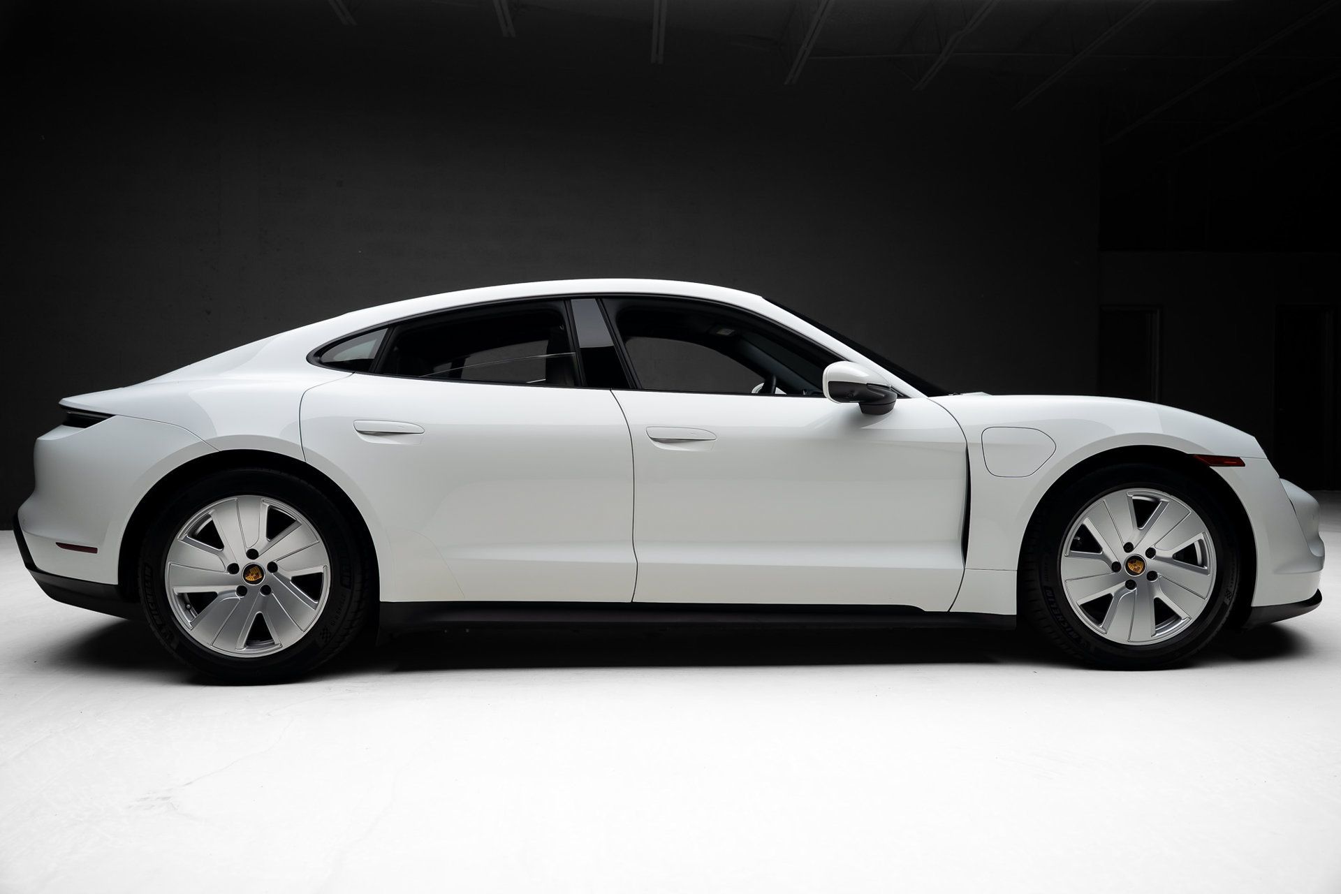 Used 2022 Porsche Taycan RWD image 32