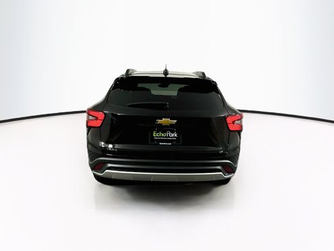 Used 2025 Chevrolet Trax LT w/ LT Convenience Package FWD image 7