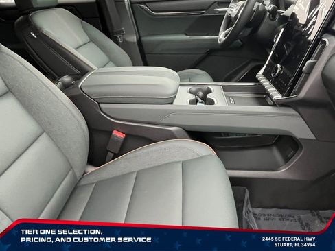 New 2026 GMC Acadia AT4 w/ Luxury Package AWD/4WD image 21