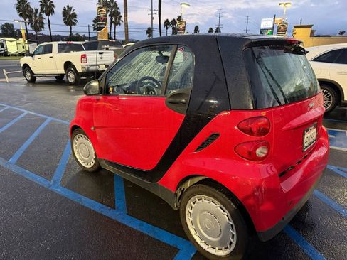 Used 2011 smart fortwo pure image 4