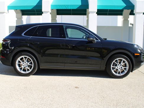 Certified 2025 Porsche Cayenne image 8