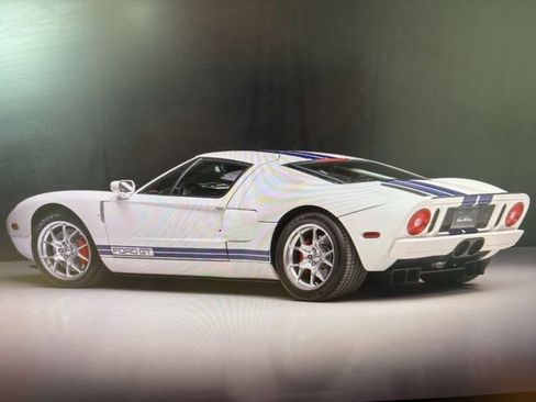 Used 2005 Ford GT RWD image 3