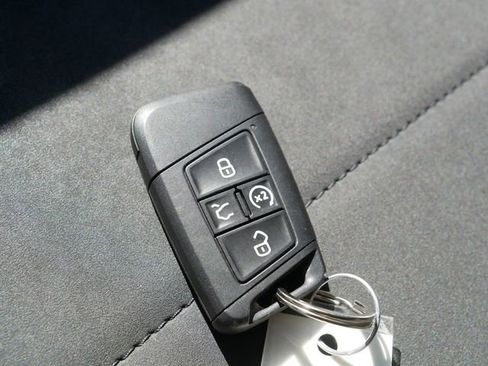 Used 2024 Volkswagen Taos SE AWD/4WD image 36