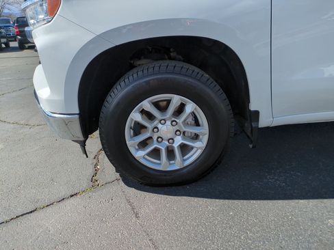 Used 2024 Chevrolet Silverado 1500 LT image 11