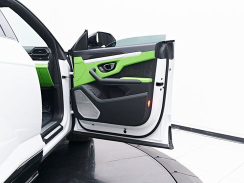 Used 2022 Lamborghini Urus image 30