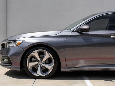 Used 2018 Honda Accord Touring image 13