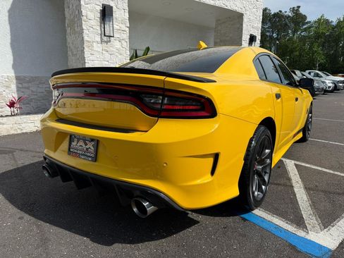 Used 2017 Dodge Charger R/T image 16