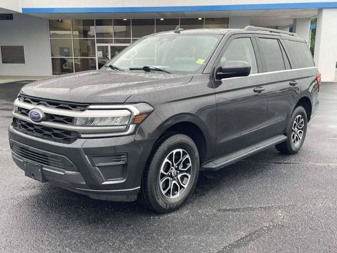Used 2024 Ford Expedition XLT RWD image 4
