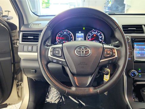 Used 2016 Toyota Camry SE w/ Moonroof Package FWD image 33
