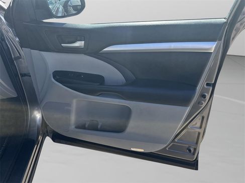 Used 2018 Toyota Highlander XLE image 13