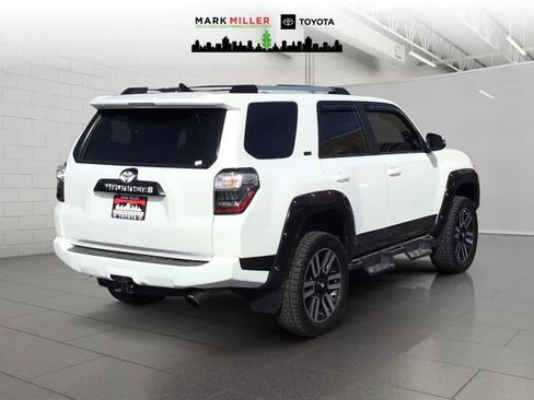Used 2022 Toyota 4Runner SR5 Premium image 5