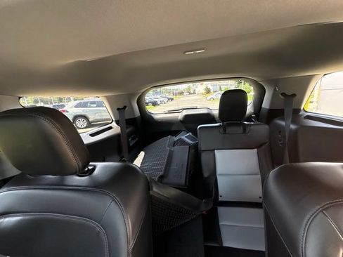 Used 2023 Ford Explorer XLT w/ Equipment Group 202A AWD/4WD image 29