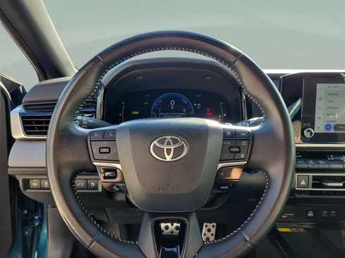 Used 2025 Toyota Camry SE FWD image 23