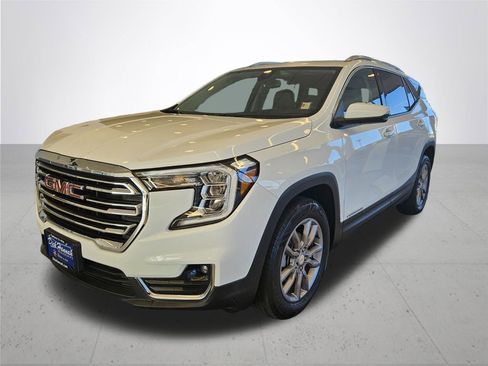 Used 2024 GMC Terrain SLT image 2