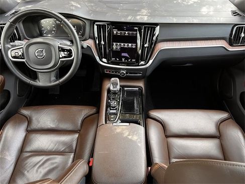 Used 2021 Volvo S60 T8 Inscription image 12