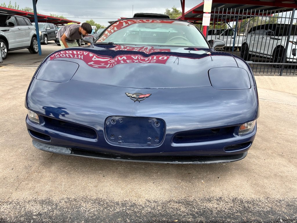 Used 2004 Chevrolet Corvette Coupe w/ Preferred Equipment Group RWD image 9