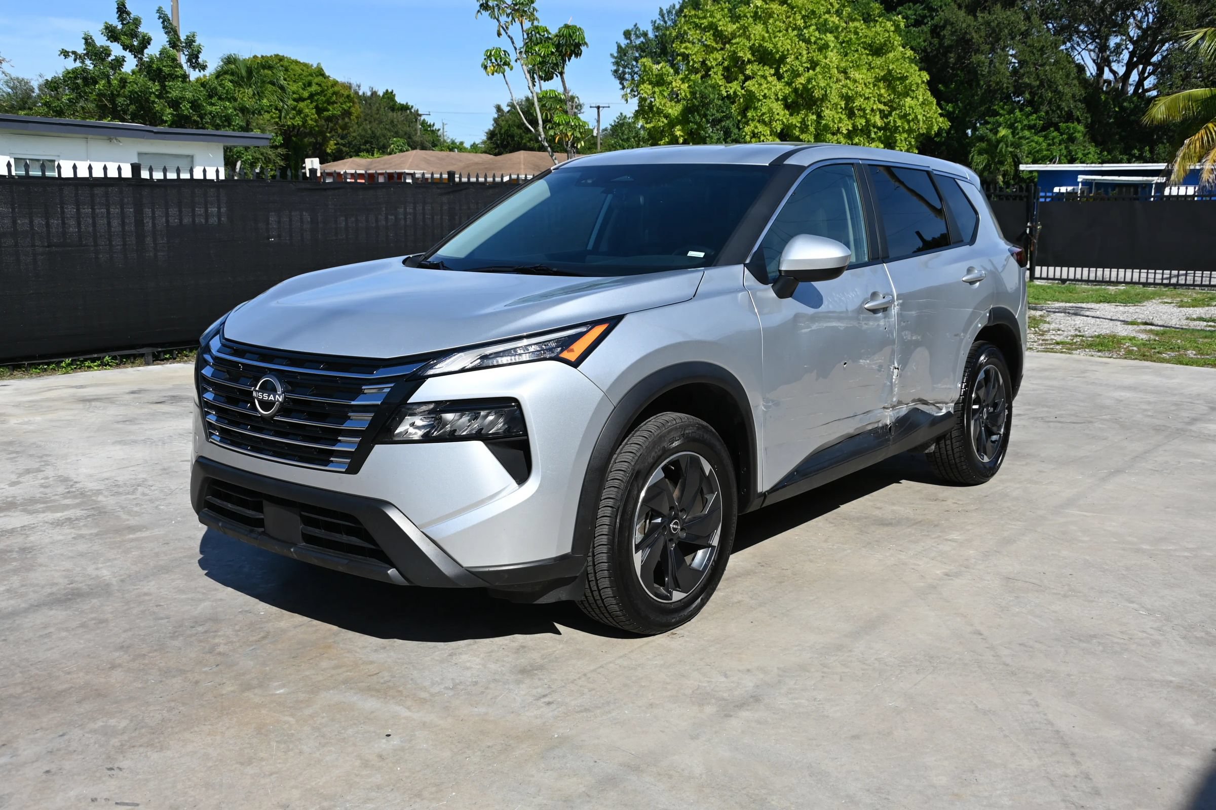 Used 2025 Nissan Rogue SV AWD/4WD image 3
