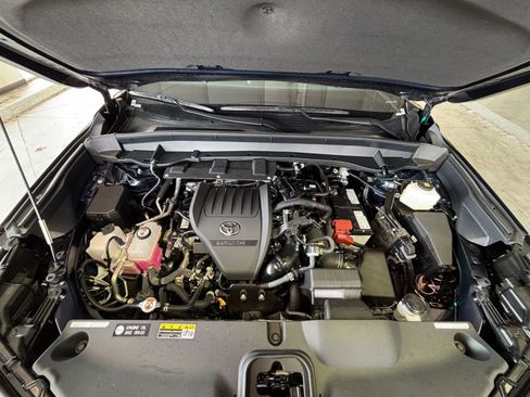 Used 2025 Toyota Grand Highlander LE image 32