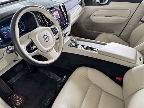 Certified 2023 Volvo XC60 B5 Plus w/ Climate Package image 9