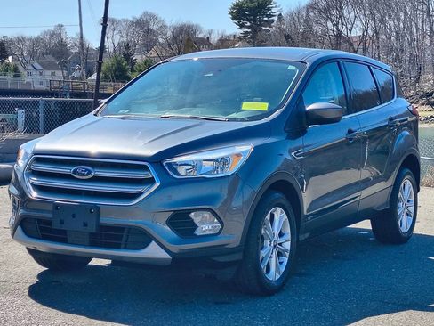 Used 2019 Ford Escape SE image 3