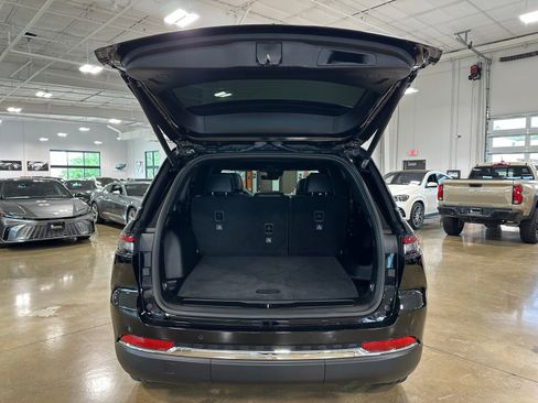 Used 2025 Jeep Grand Cherokee Limited AWD/4WD image 43