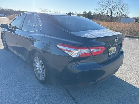 Used 2020 Toyota Camry LE image 7