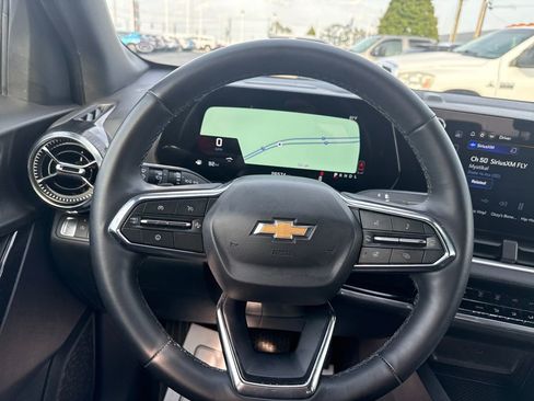 Used 2025 Chevrolet Equinox LT FWD image 16