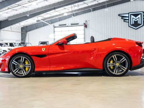Used 2019 Ferrari Portofino RWD image 3