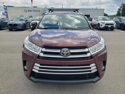Used 2017 Toyota Highlander XLE AWD/4WD image 2