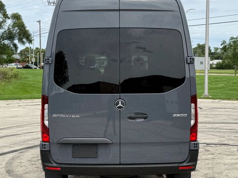 Used 2023 Mercedes-Benz Sprinter 2500 image 5