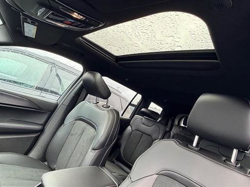 New 2025 Jeep Grand Cherokee L Altitude image 8