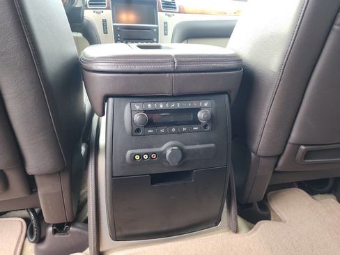 Used 2009 Cadillac Escalade Platinum image 30